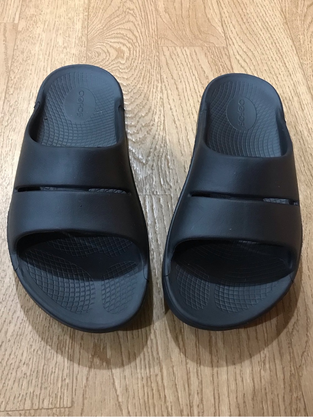 OOFOS Black Recovery Slide Sandals size M7 W9